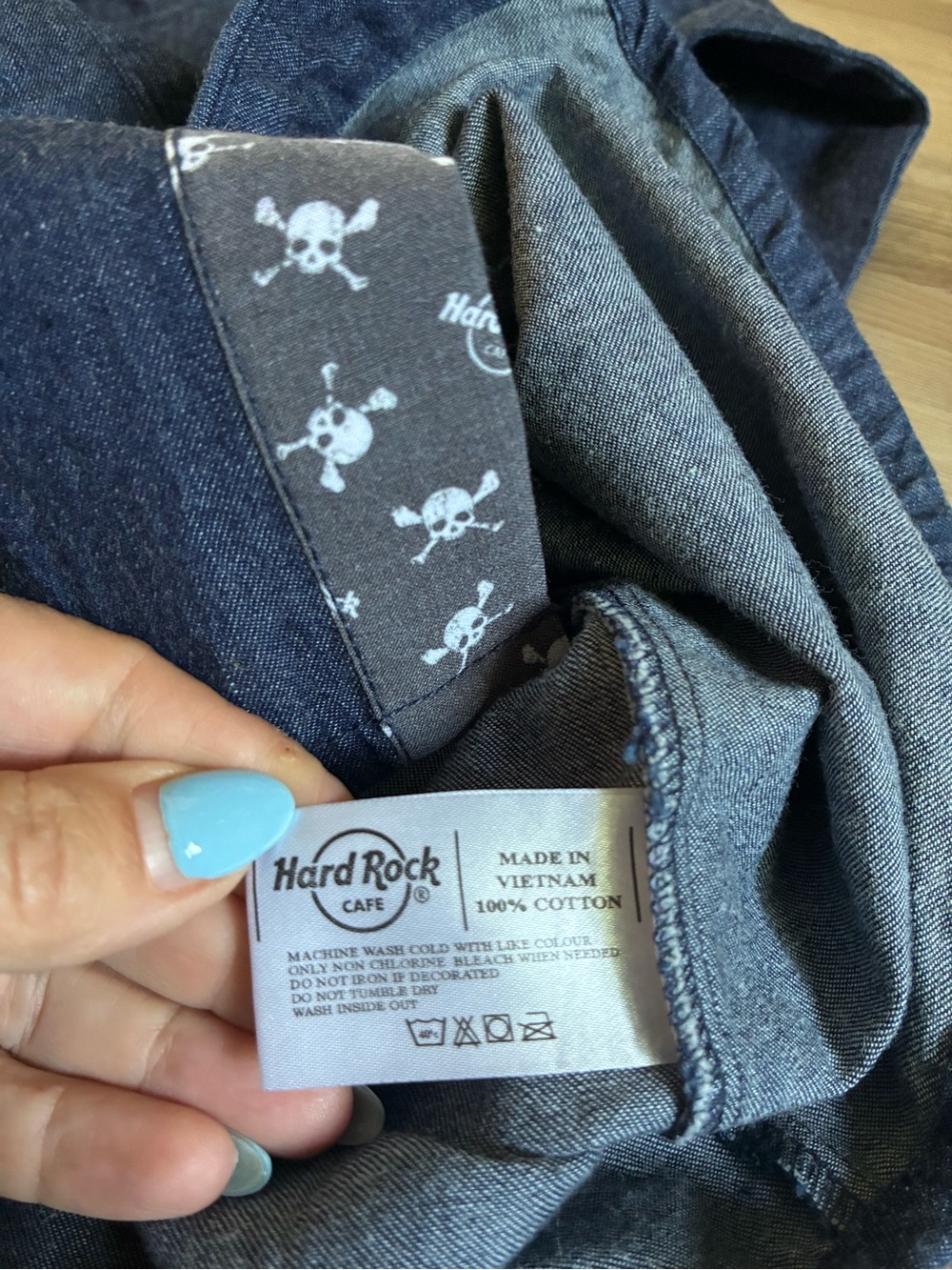 Hard Rock Café Denim Snap-Up Shirt Ho Chi Minh City Guitar Graphic Men’s L - Picture 13 of 14